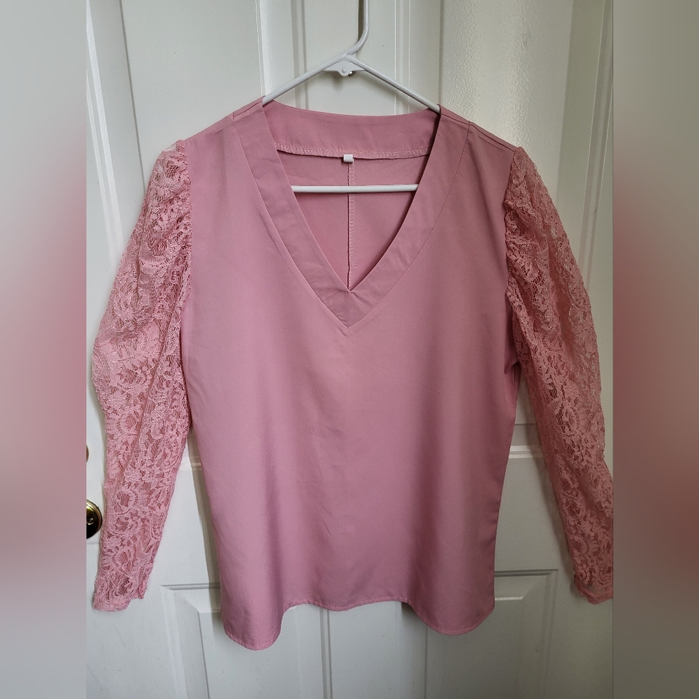 Ladies Lace Long Sleeve V-Neck Blouse.  Rose color Sz L